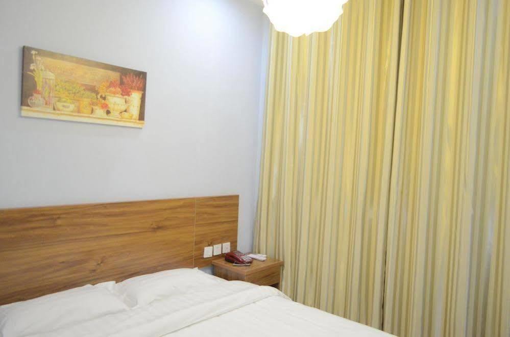 Junru Business Hotel- Qingdao Jinshui Road Branch מראה חיצוני תמונה